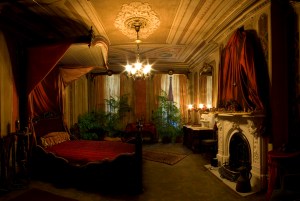 800 pixel  Red Bedroom pano